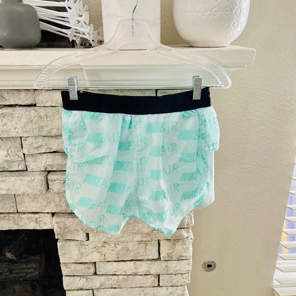 Nike Air Womens 2 in 1 Running Gym Shorts MINT Green Size Small - Picture 11 of 15